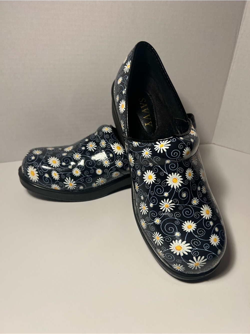 Savvy Navy Daisy-Print Nursing Clogs